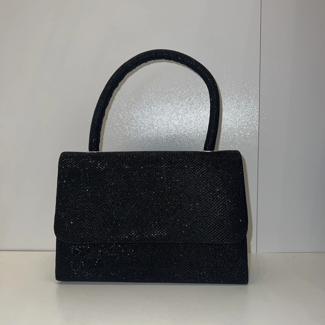 Glittrig handväska