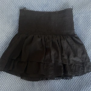 Svart kjol - Svart volangkjol! Skriv för fler bilder eller vid eventuella frågor🙌🏽