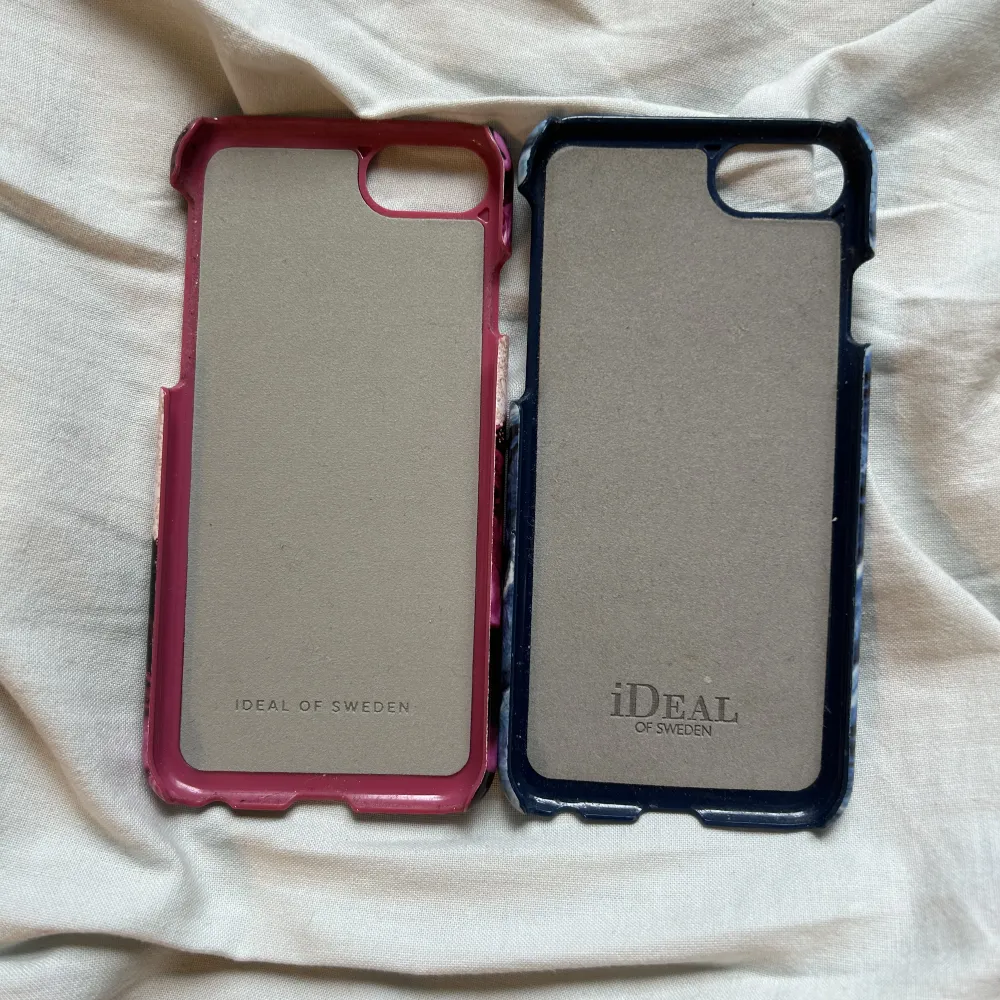 De blåa är lite sönder där uppe men går fortfarande att använda. De rosa är nästan helt nytt. Till iPhone se och iPhone 7💕säljer för jag har köpt en ny mobil. Ni för 50 för de blåa och 200 för de rosa☺️. Övrigt.