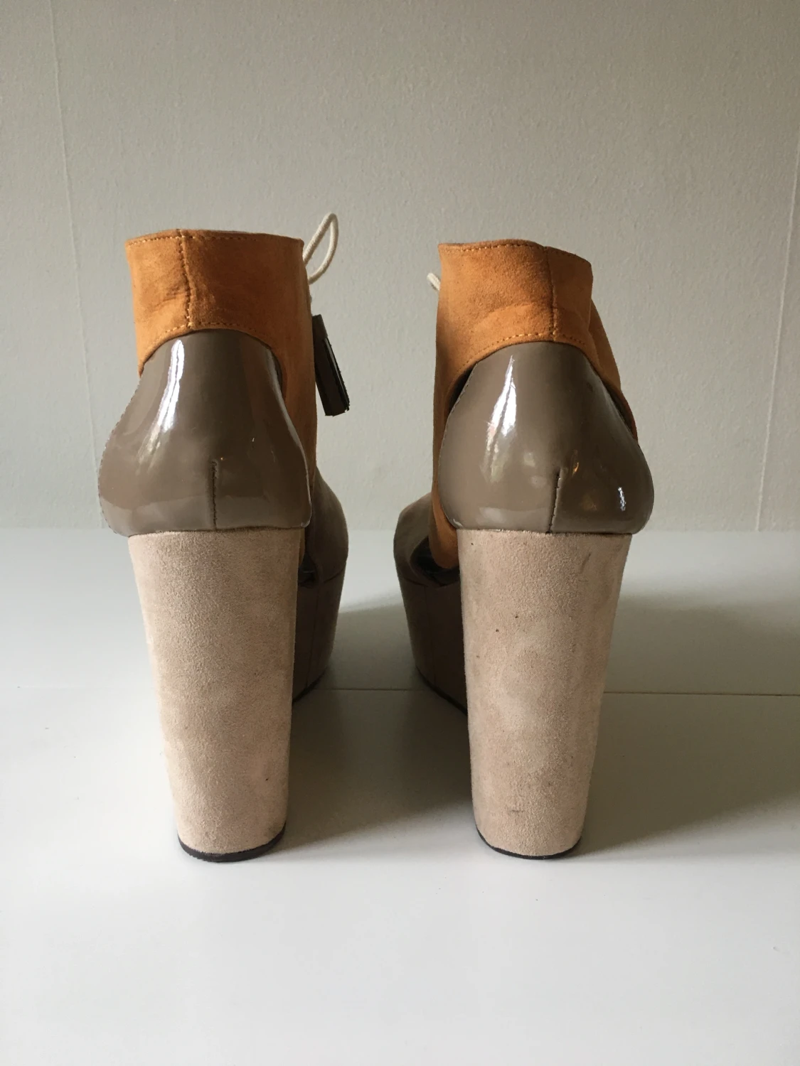 Beige platåsko - 90