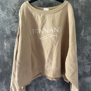 Beige sweatshirt  - Beige vanlig sweatshirt i rätt bra skick