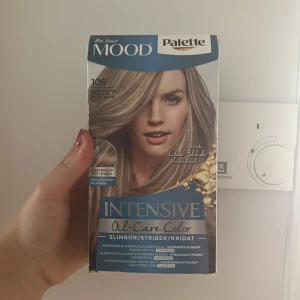 Hårfärg/slingmedel  - Slingmedel från Palette. Gör blonda slingor. 