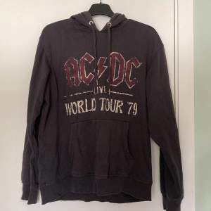 Fin AC/DC hoodie i bra skick, brukade användas mycket men inte längre.
