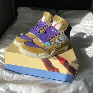 Jordan 4 - Jordan 4 Union Desert Moss. En sko för endast dem mest seriösa samlare. Krävs en bra smak på skor för att gilla dem här. Kör gärna byten så skicka bilder på det ni har🤙🏼. Låda, snören o det fås med och en Check Check finns så dem e äkta✨💪🏼