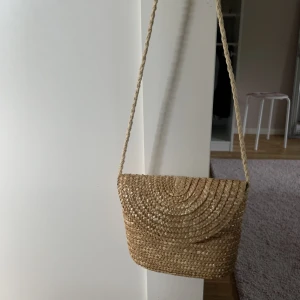 Väska🫶🏼 - Supersöt väska som är köpt på hm för några år sedan🫶🏼100 kr + frakt🫶🏼