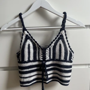 Stickad topp - Söt stickad topp som knappt är använd