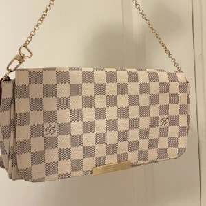 väska - Kopia, aldrig använd. Extraband medföljer.