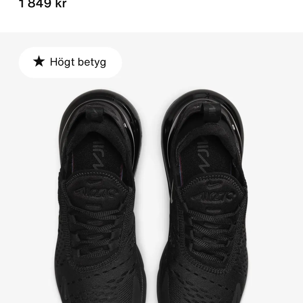 säljer dessa svarta nike skor pågrund av att jag ej använder dom längre köpta i januari 2023 inga skador elr något💕har storlek 38-39 i skor men dessa är i 40 för de är små i storlekarna. pris går att diskutera . Skor.