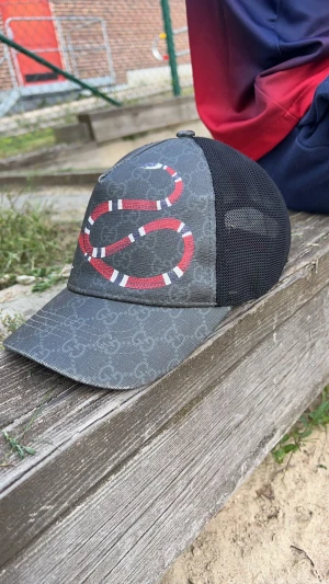 Gucci Keps King Snake - Svart Gucci king snake keps. Använd i 1-3 månader. Vet inte om den är fake, den ser iaf äkta ut.