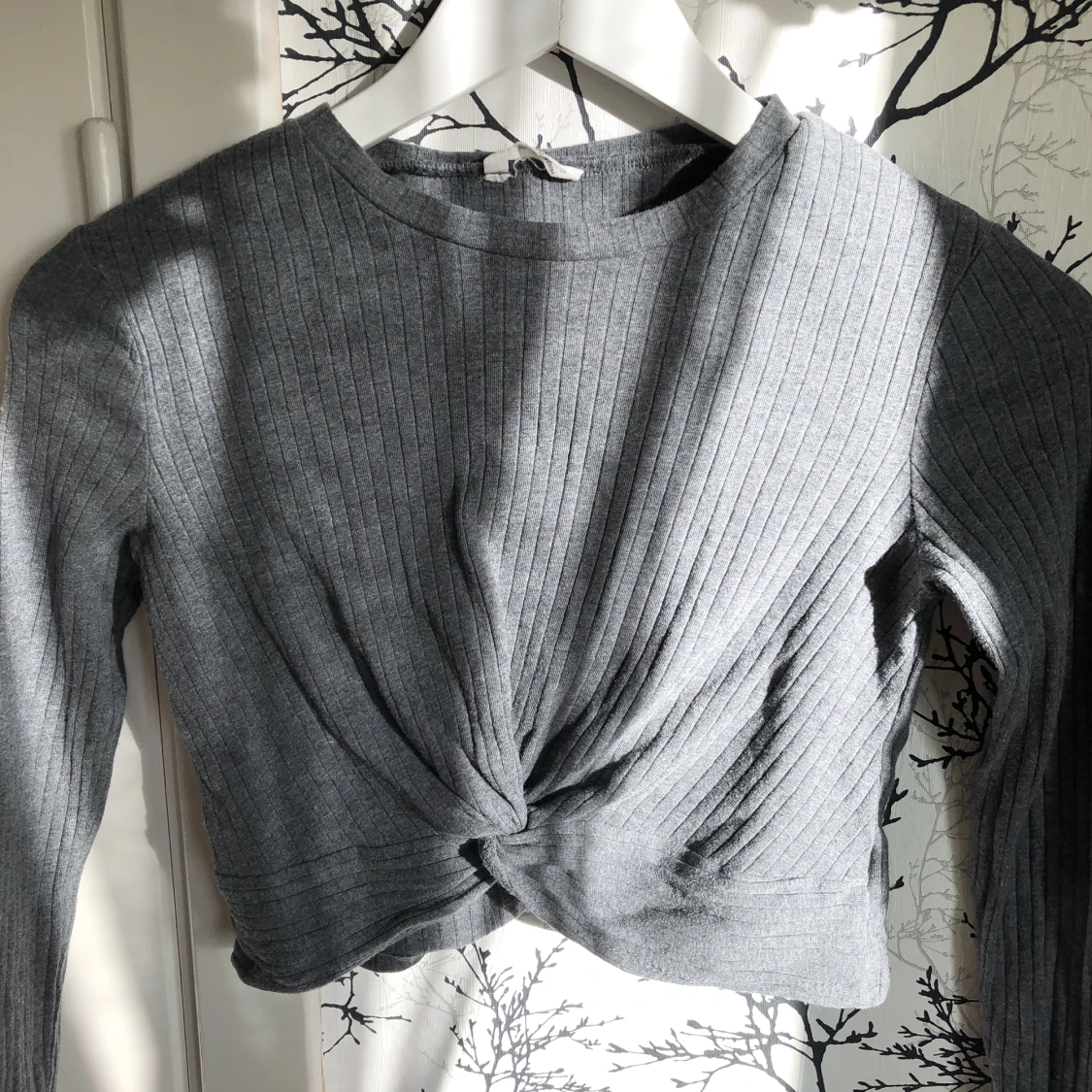  en grå tröja  - 90