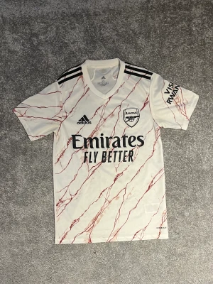 Arsenal fotbolls tröja, storlek XS. - Storlek xs. Original pris : 900kr. Säljer för 500kr.