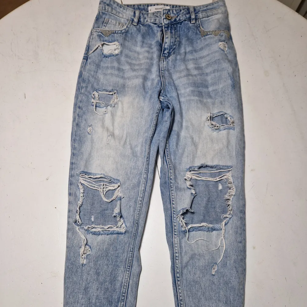 Schyssta casual jeans från Mango i stl 32. Jeans & Byxor.