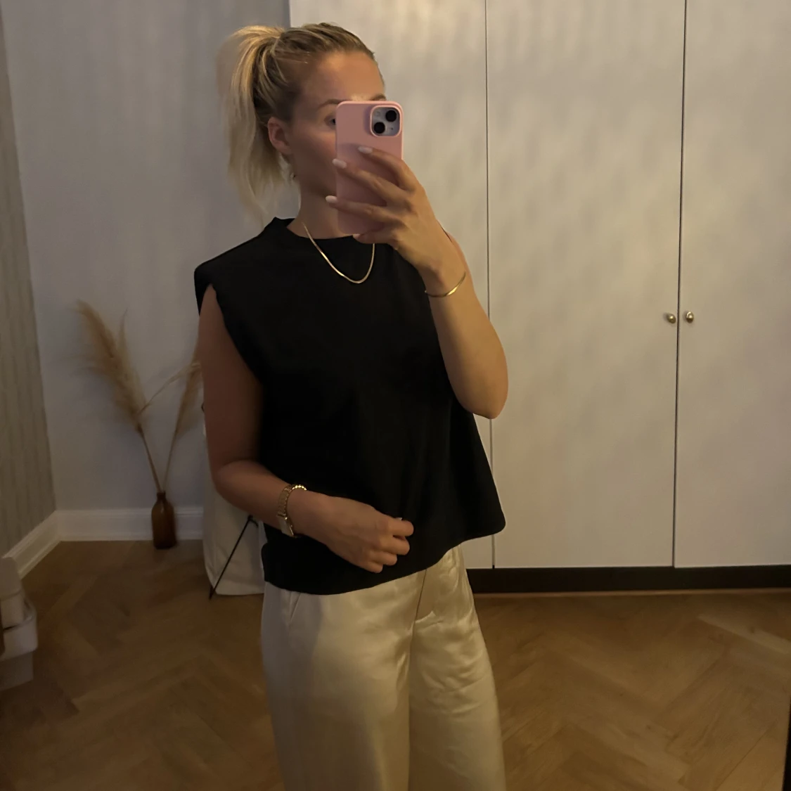 T-shirt med vadderade axlar