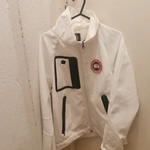 Canada goose - Tunn Canada goose jacka i storlek xs men passar även S