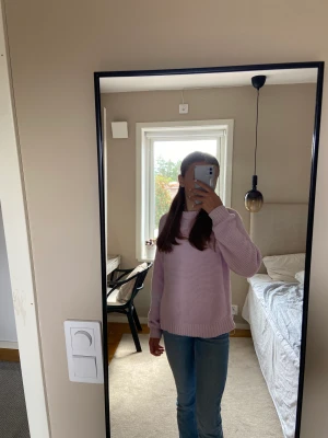 Supersöt Zara tröja - Nu säljer jag min superfina stickade tröja från zara i storlek 164!💕 Tröjan är i bra skick men säljs pågrund av att den inte kommer till andvändning💗💗