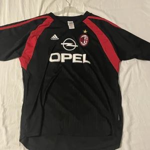  Ac Milan tröja - Säljer min Milan tröja från säsongen 2001💯
