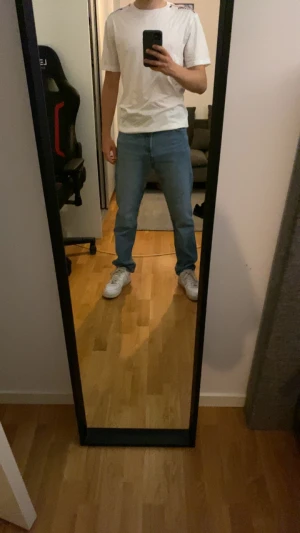 Moschino T-Shirt - Moschino T-Shirt Nypris ca 1000kr Storlek S Skicka 8/10 