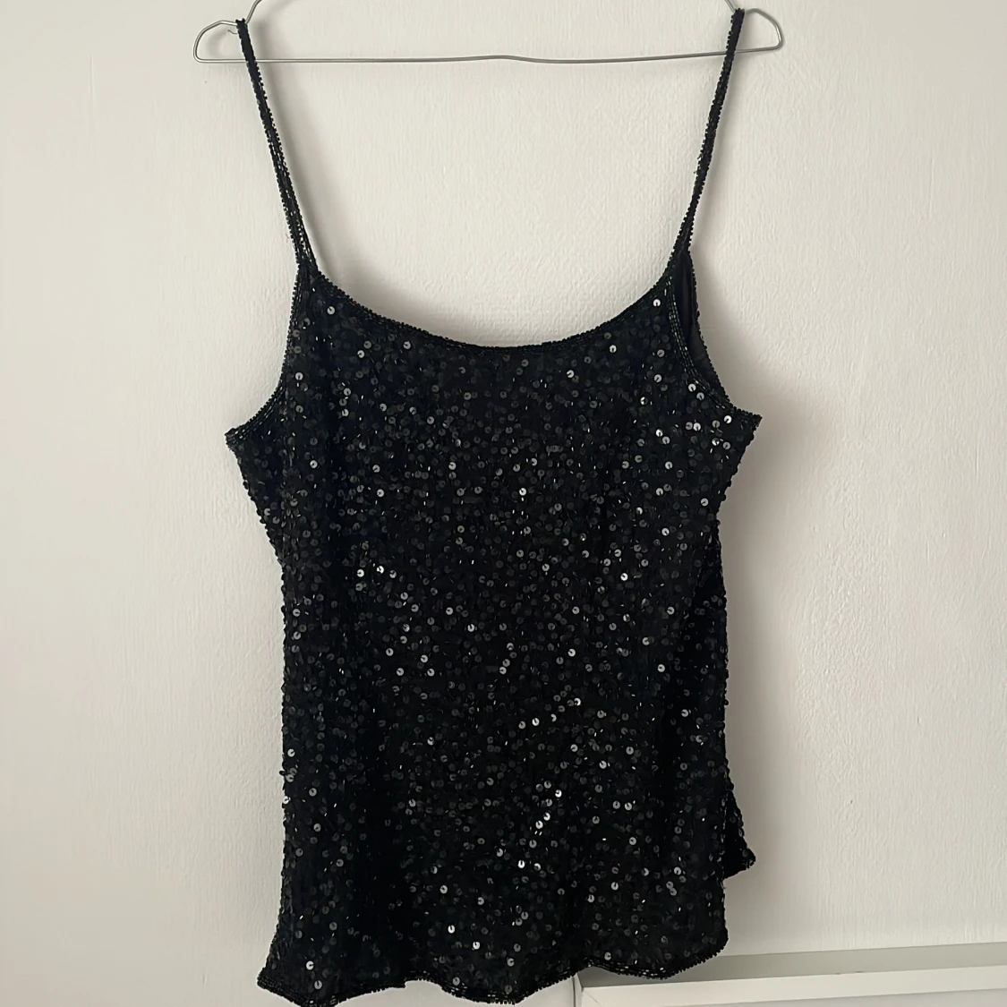 Svart glittrig linne🖤