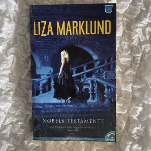Nobels Testamente Bok - Pocketbok skriven av Liza Marklund. Bra skick! Någon liten skråma här o där kan förekomma.