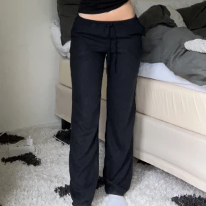 Svarta linnebyxor  - Lågmidjade linnebyxor från h&m