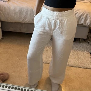 Linnebyxor - Fina wide leg linnebyxor från H&M, supersköna, i bra skick☺️