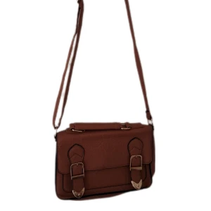 Brun väska  - Säljer denna snygga bruna väskan då jag aldrig använde den. I princip nyskick. Skriv för frågor 🫶