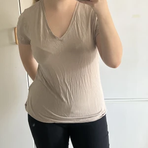 T-shirt brun  - Snygg TSHirt brun från Cubus 