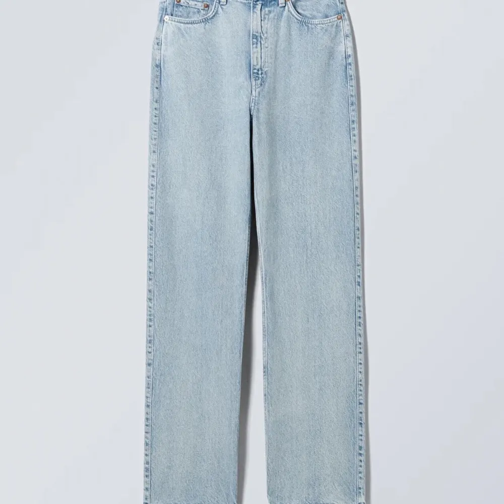 Jeans ifrån weekday, samma modell som förra inlägget men i ljusblått istället. Storlek XS/S. Jeans & Byxor.