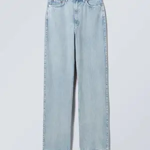 Jeans ifrån weekday, samma modell som förra inlägget men i ljusblått istället. Storlek XS/S