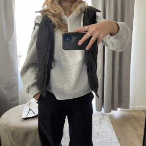 Tjock dunväst - Tjockare dunväst använd endast en gång. I storlek s-m. Från uniqlo. 