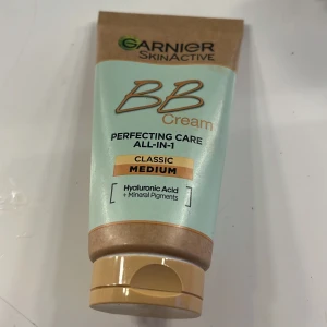 Bb gream - Säljer den här bb cream för att jag änvender inte den här längre har bara testat den 
