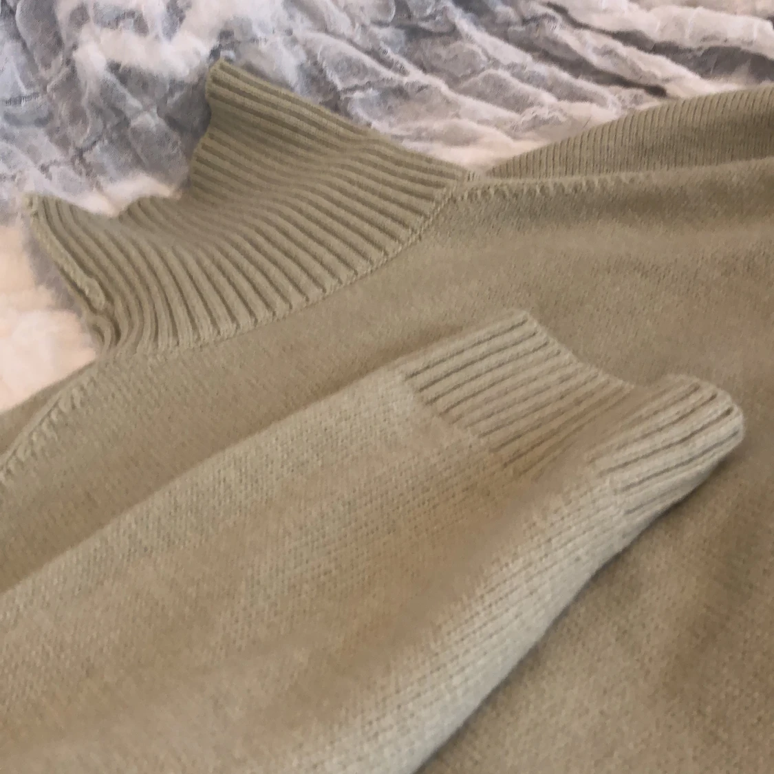 Ljusgrön stickad tröja - 91