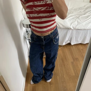 OVERSIZED FUBU JEANS - Mina bästa fubu jeans😭😭😭😭💖💖💖 jag är 163cm lång, lite slitna längst ned på benen