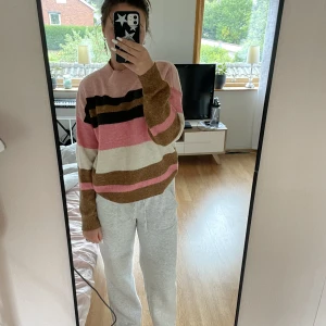 Stickad tröja  - Supersöt stickad tröja från H&M. 