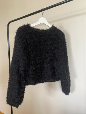 Tröja - Svart, Pälsig