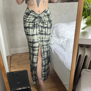 Kjol Topshop - Oanvänd lapp kvar Strl 38