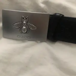 Gucci bälte har använt den  Är i bra skick  Äkta Köpte den i Dubai för över 2000 kr, kan diskutera pris 