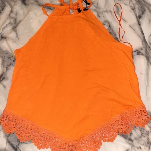 Topp - Väldigt somrig och fin färg på toppen, köpt utomlands och aldrig använd