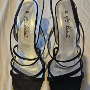 Klackskor - Klackskor alla behöver i sin garderob. En klack på cirka 10cm.