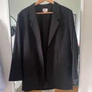 Oversized kavaj - Svart kavaj använd få gånger. Storlek S