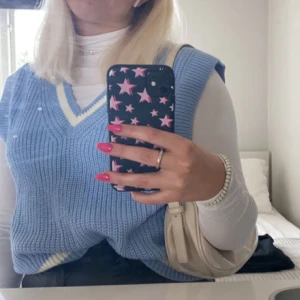 Stickad väst - En fin blå stickad väst från H&M🧵