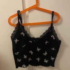 Crop top  - Skönt material, köpt förra året för 100kr