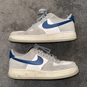 Nike Airforce 1 - Stl. 44 - Nike Air Force 1. Finns i Stockholm. Köpare står för frakt. Kan köras ut mot avgift. 