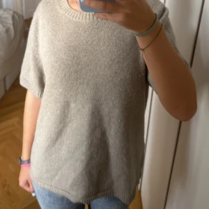 Soft goat tröja  - Jätte fin soft goat tröja! Använd ett fåtal gånger! Säljer för att den ej kommer till användning! Nypris 2195kr, storlek m men passar mig som har s! 