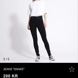 Skinny jeans - Säljer mina jeans från lager 157 i oanvänt skick. Alla lappar sitter kvar. Vid snabb affär kan priset pratas om!😊köparen står för frakt🚚🚚