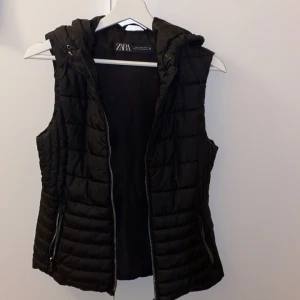 Zara väst - Zara väst storlek xs säljs för 100kr fint skick 🩷