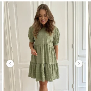 BYIC klänning  - Så fin klänning ifrån BYIC i storlek S💗endast använd en gång och därför som ny💘köpt för 600🥰bilderna kommer ifrån hemsidan