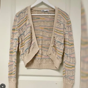 Stickad kofta🍡 - En supercute stickad kofta från Zara som jag knappt använder 🧁🎀🤌🏻