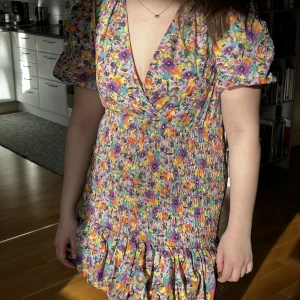 Sommarklänning! - En somrig klänning! Tajt men stretchig! 