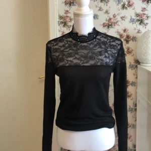 Tröja  - Svart tröja från H&m 💕📦